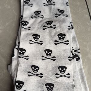 Snag women's tights - black skull & crossbones Size D